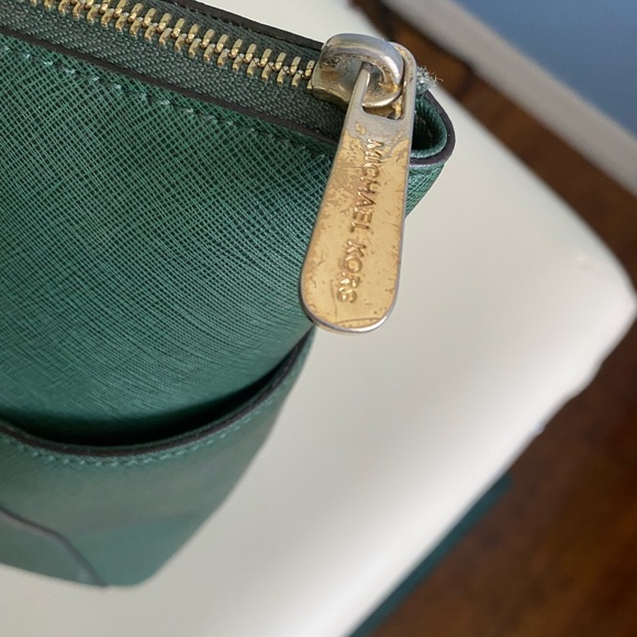 ** SOLD ** MICHAEL KORS Jet Set East West Green - Picture 3 of 8